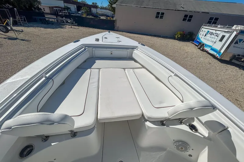 Slide: The Image of 2018 Sea Hunt Gamefish 27 boat with spacious white seating area. - 11