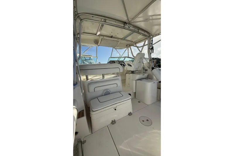 Slide: The Image of 2007 Wellcraft 290 Coastal boat interior with seating and helm station. - 10