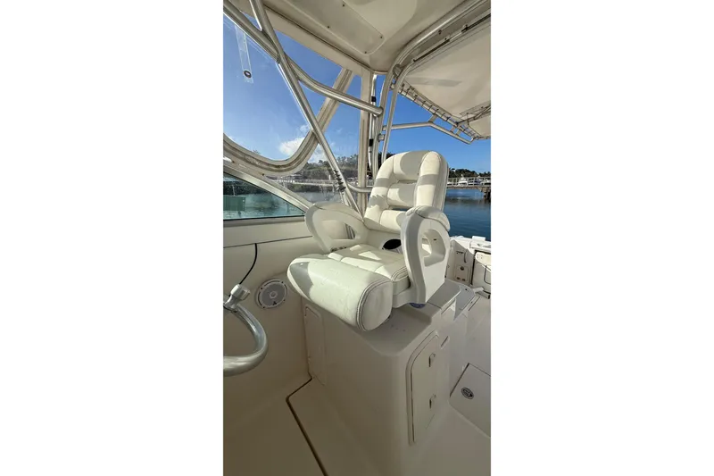 Slide: The Image of Captain's chair on 2007 Wellcraft 290 Coastal boat, featuring plush seating and ocean view. - 7