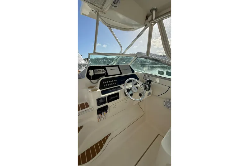 Slide: The Image of 2007 Wellcraft 290 Coastal boat helm with steering wheel and control panel. - 8