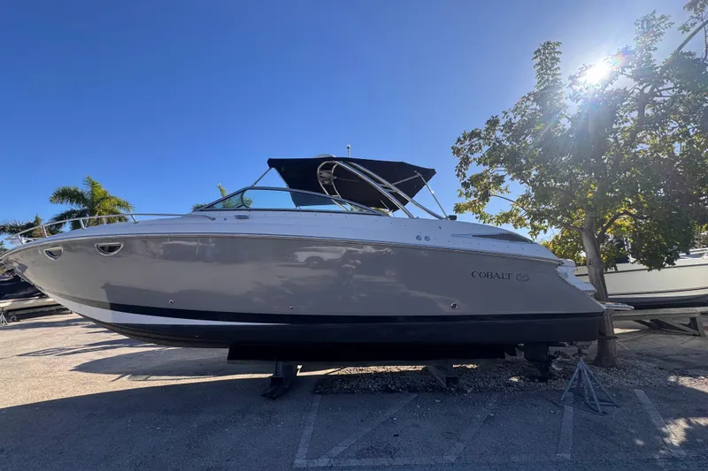 The Image of 2010 Cobalt 323 boat on display under clear blue sky. - 0