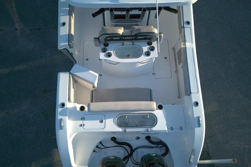 Slide: The Image of Overhead view of 2021 Sea Pro 259 Center Console boat interior layout. - 6