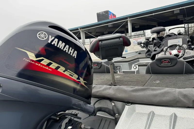 Slide: The Image of 2017 Ranger Z175 boat with Yamaha VMAX engine, featuring Garmin electronics and comfortable seating. - 4