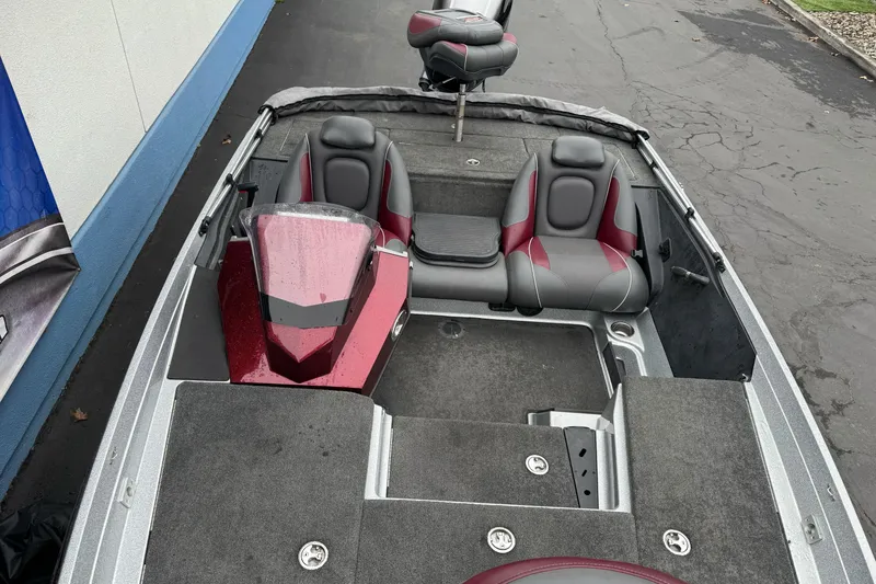 Slide: The Image of 2017 Ranger Z175 boat interior with dual seats and steering console. - 8