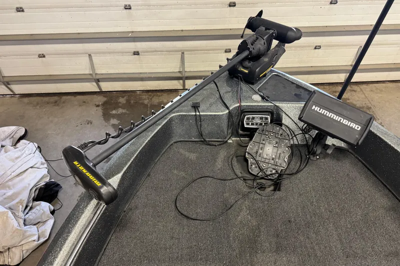 Slide: The Image of 2018 Nitro ZV21 boat with Minn Kota trolling motor and Humminbird fish finder. - 16