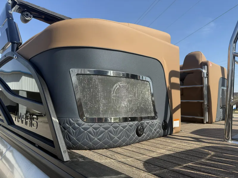 Slide: The Image of Harris Grand Mariner 250 2026 - 3