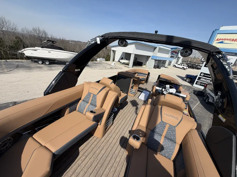 Slide: The Image of Harris Grand Mariner 250 2026 - 8