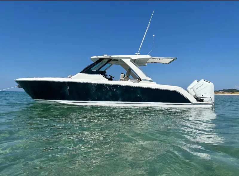 The Image of Tiara 34 LS 2024 - 0