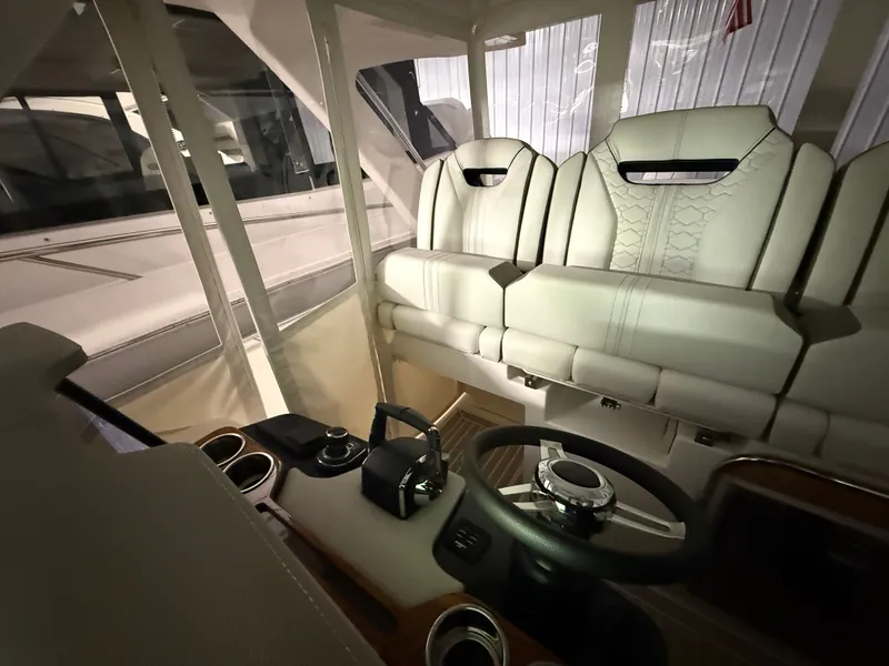 Slide: The Image of Tiara 34 LS 2024 - 12