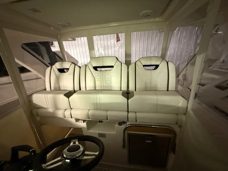 Slide: The Image of Tiara 34 LS 2024 - 13