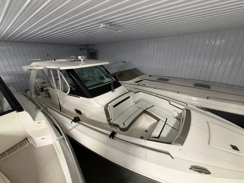 Slide: The Image of Tiara 34 LS 2024 - 28