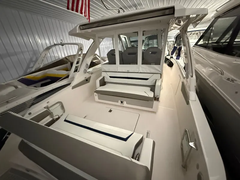 Slide: The Image of Tiara 34 LS 2024 - 5