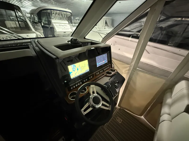 Slide: The Image of Tiara 34 LS 2024 - 9
