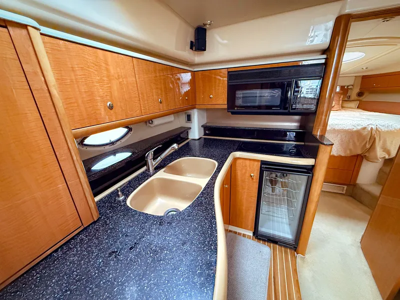 Slide: The Image of Maxum 4200 SCR 2002 - 11