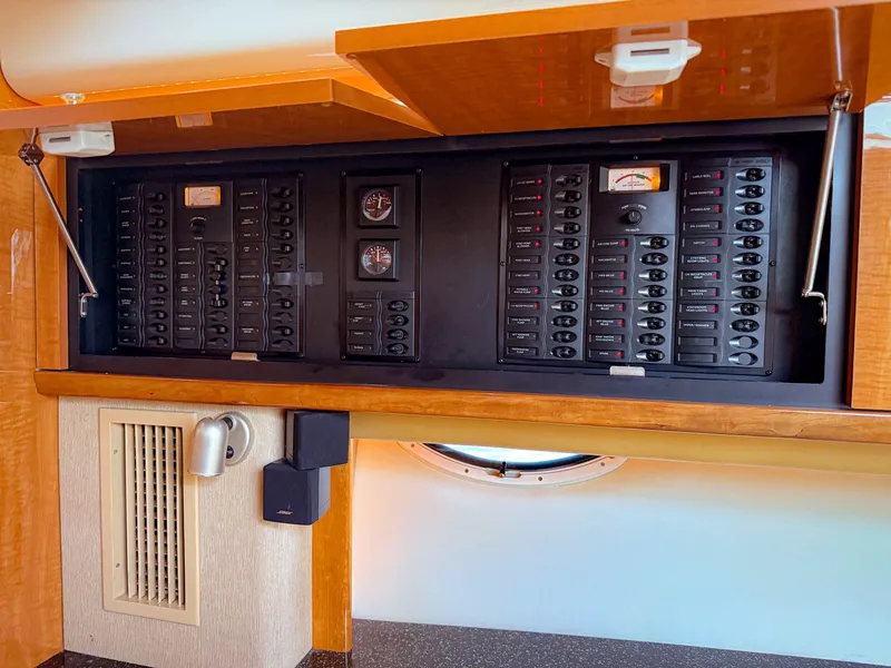 Slide: The Image of Maxum 4200 SCR 2002 - 22