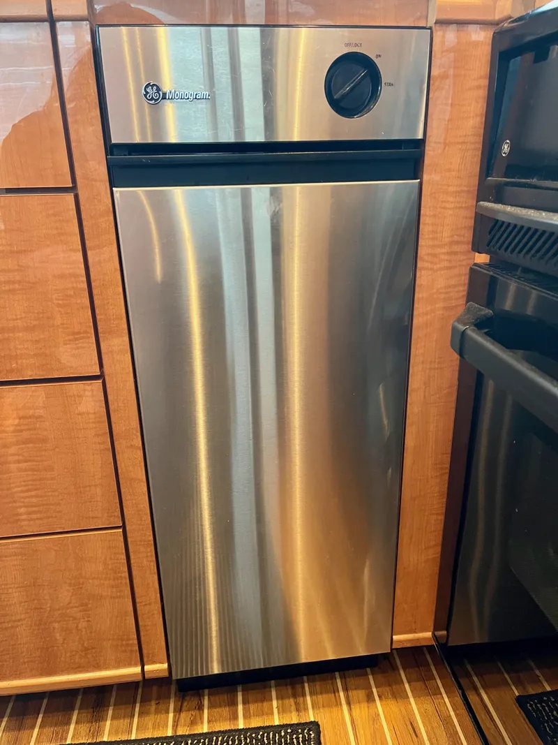 Slide: The Image of TRASH COMPACTOR - 19