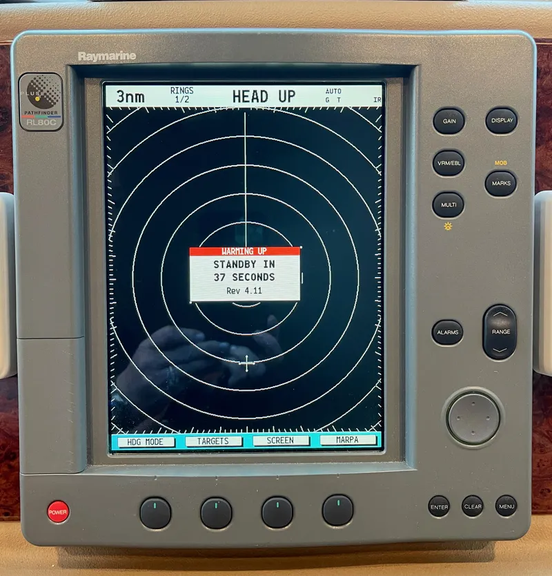 Slide: The Image of RAYMARINE RADAR - 32