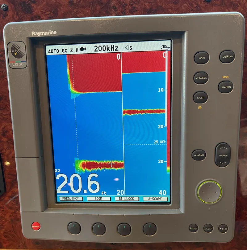 Slide: The Image of RAYMARINE DEPTH SOUNDER - 33