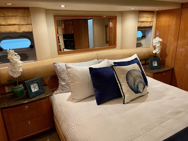 Slide: The Image of Bayliner 5788 Pilot House Motoryacht 2002 - 51