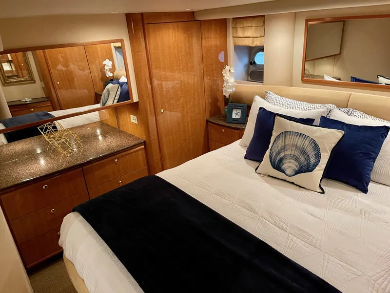 Slide: The Image of Bayliner 5788 Pilot House Motoryacht 2002 - 53