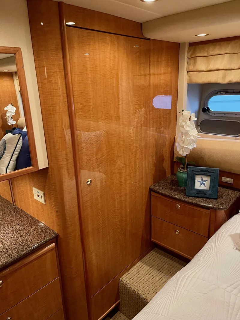 Slide: The Image of Bayliner 5788 Pilot House Motoryacht 2002 - 55