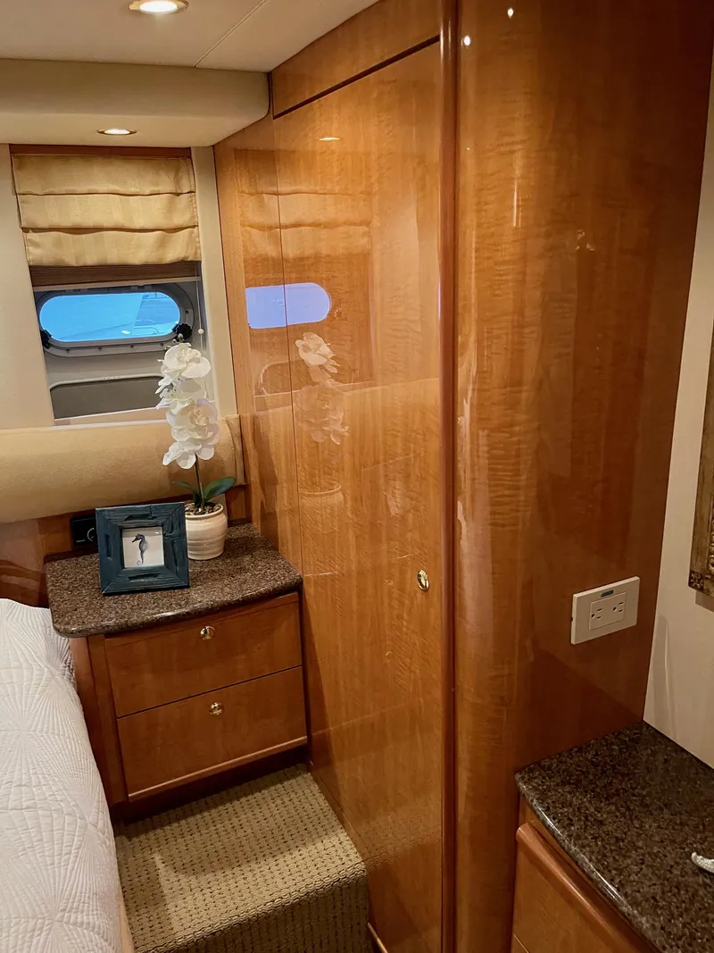 Slide: The Image of Bayliner 5788 Pilot House Motoryacht 2002 - 56
