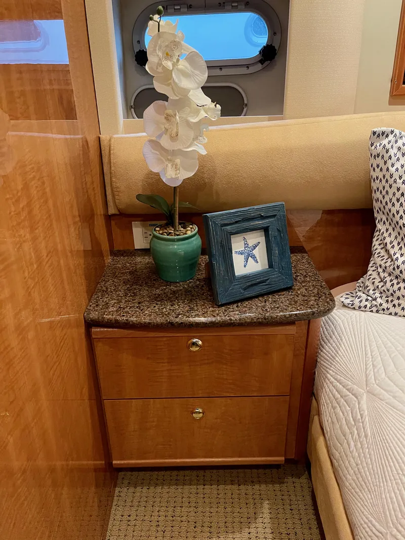 Slide: The Image of Bayliner 5788 Pilot House Motoryacht 2002 - 57