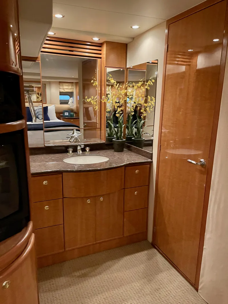 Slide: The Image of Bayliner 5788 Pilot House Motoryacht 2002 - 62