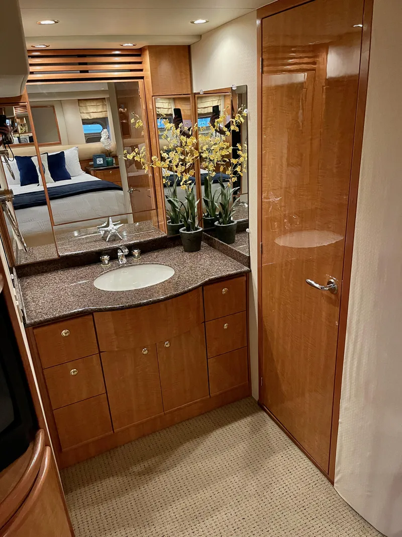 Slide: The Image of Bayliner 5788 Pilot House Motoryacht 2002 - 66