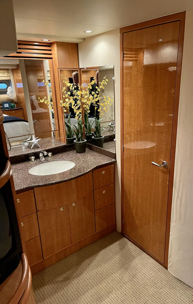 Slide: The Image of Bayliner 5788 Pilot House Motoryacht 2002 - 67