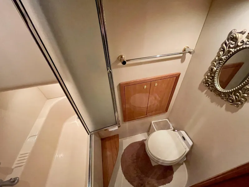 Slide: The Image of Bayliner 5788 Pilot House Motoryacht 2002 - 70