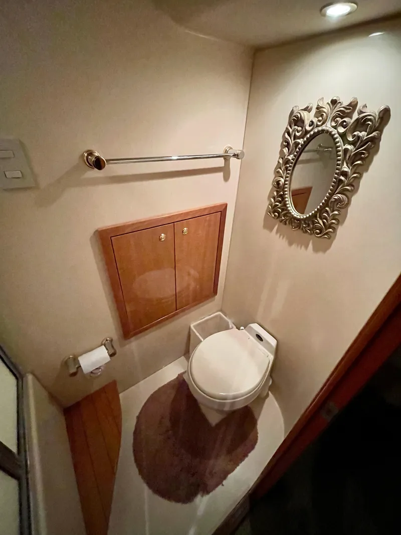 Slide: The Image of Bayliner 5788 Pilot House Motoryacht 2002 - 71