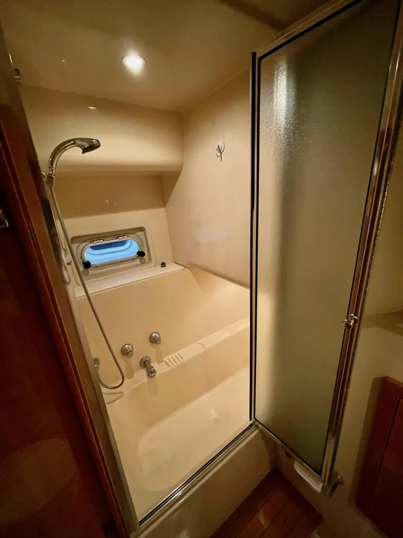 Slide: The Image of Bayliner 5788 Pilot House Motoryacht 2002 - 72