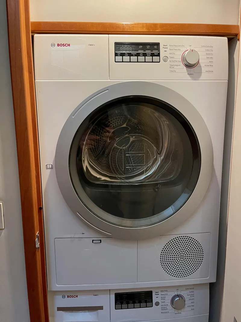 Slide: The Image of Bayliner 5788 Pilot House Motoryacht 2002 - 75