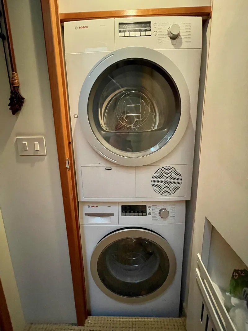 Slide: The Image of Bayliner 5788 Pilot House Motoryacht 2002 - 76