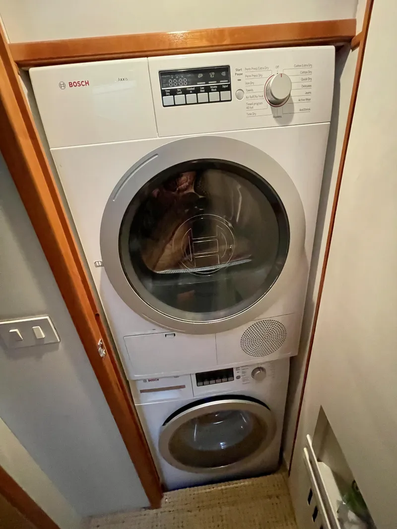 Slide: The Image of Bayliner 5788 Pilot House Motoryacht 2002 - 77