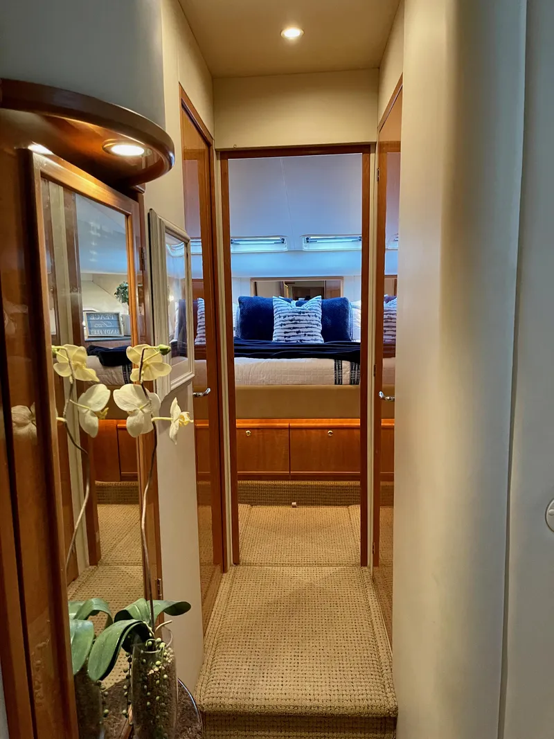 Slide: The Image of Bayliner 5788 Pilot House Motoryacht 2002 - 78