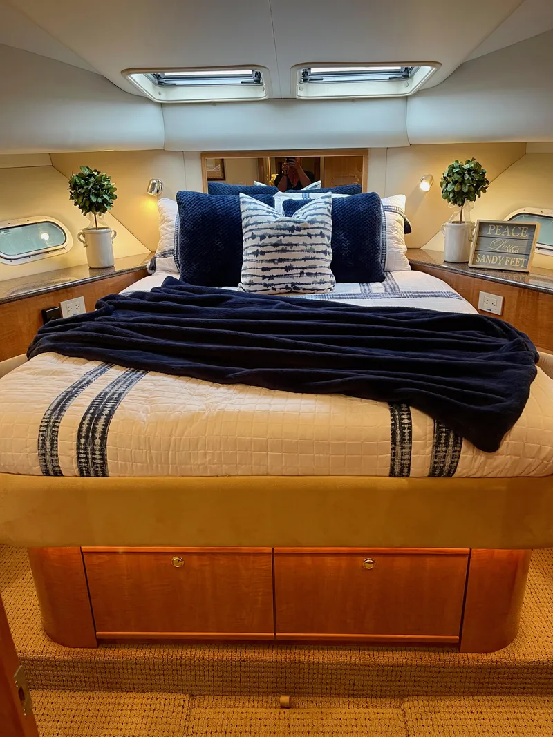 Slide: The Image of Bayliner 5788 Pilot House Motoryacht 2002 - 80