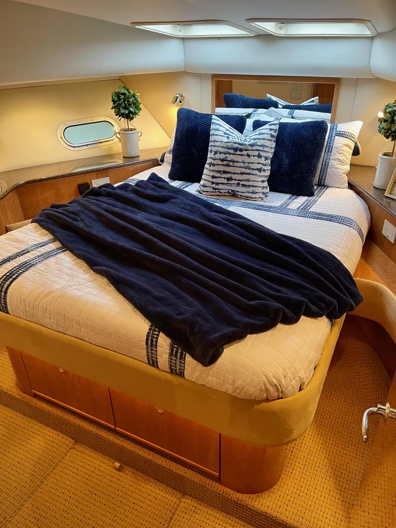 Slide: The Image of Bayliner 5788 Pilot House Motoryacht 2002 - 81