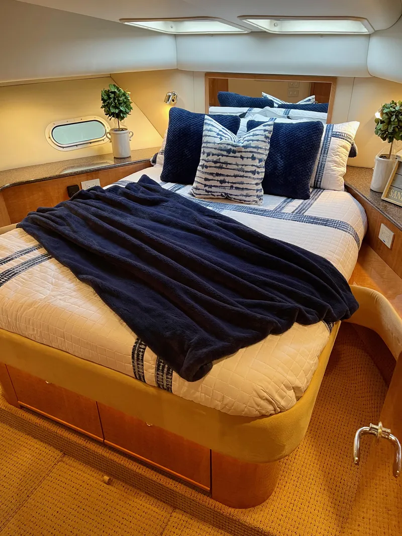 Slide: The Image of Bayliner 5788 Pilot House Motoryacht 2002 - 82