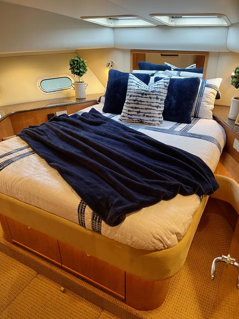 Slide: The Image of Bayliner 5788 Pilot House Motoryacht 2002 - 84