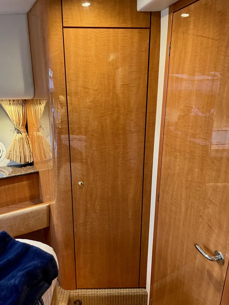 Slide: The Image of Bayliner 5788 Pilot House Motoryacht 2002 - 85