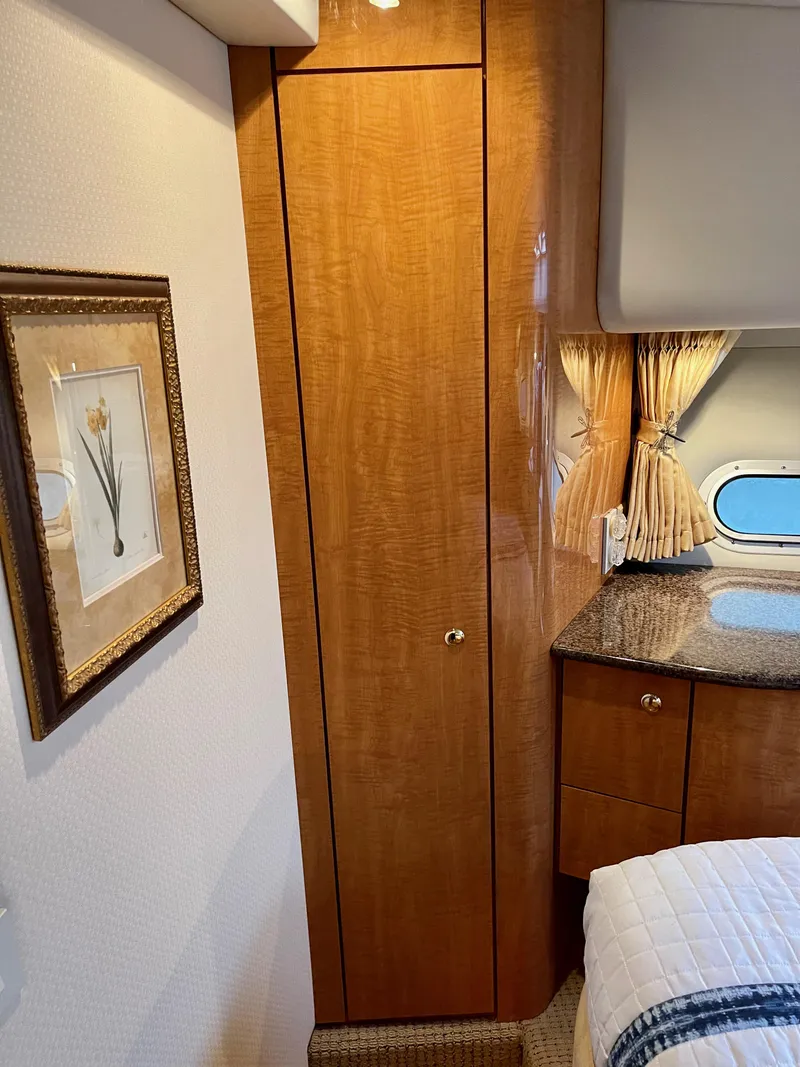 Slide: The Image of Bayliner 5788 Pilot House Motoryacht 2002 - 86