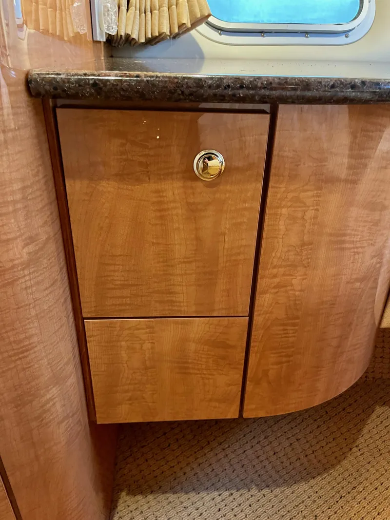 Slide: The Image of Bayliner 5788 Pilot House Motoryacht 2002 - 87