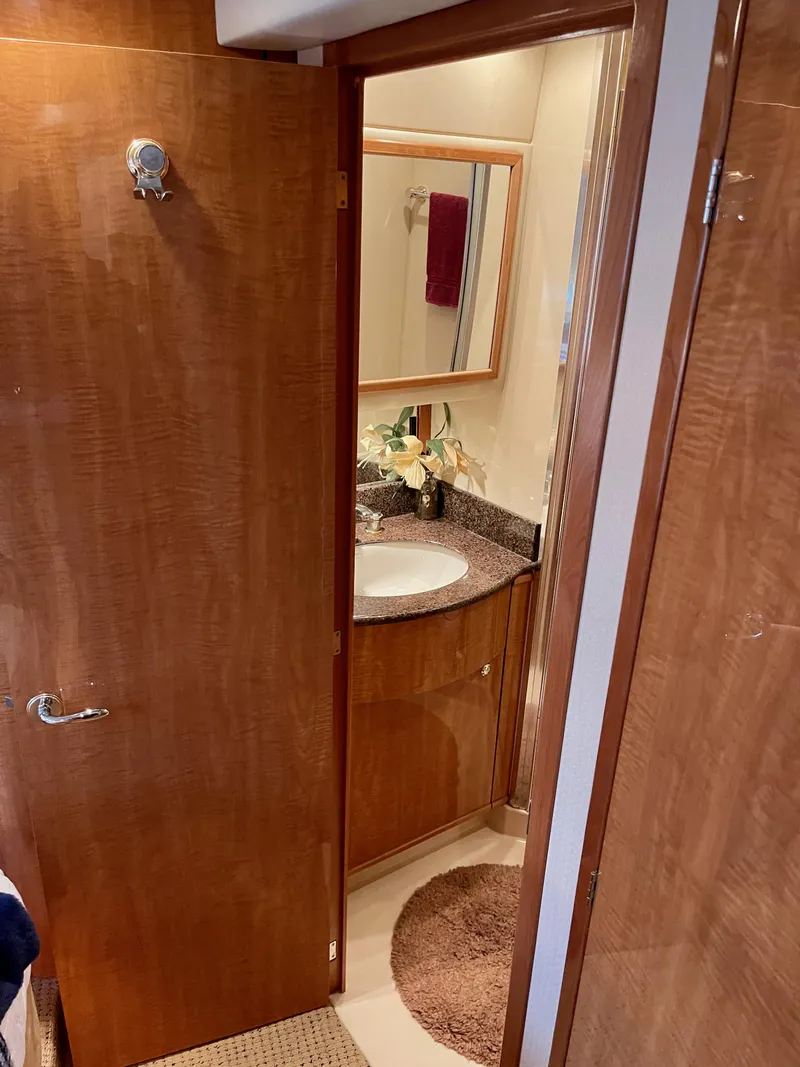 Slide: The Image of Bayliner 5788 Pilot House Motoryacht 2002 - 88