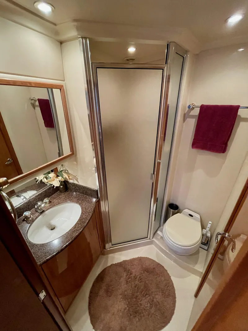 Slide: The Image of Bayliner 5788 Pilot House Motoryacht 2002 - 90