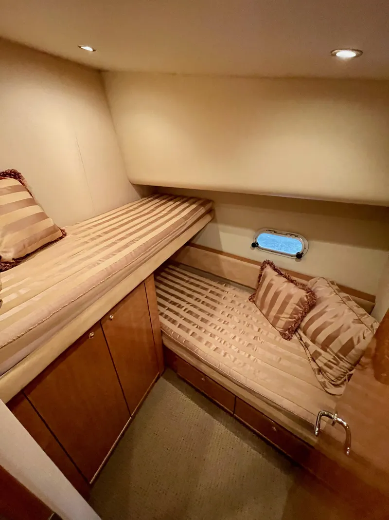 Slide: The Image of Bayliner 5788 Pilot House Motoryacht 2002 - 91