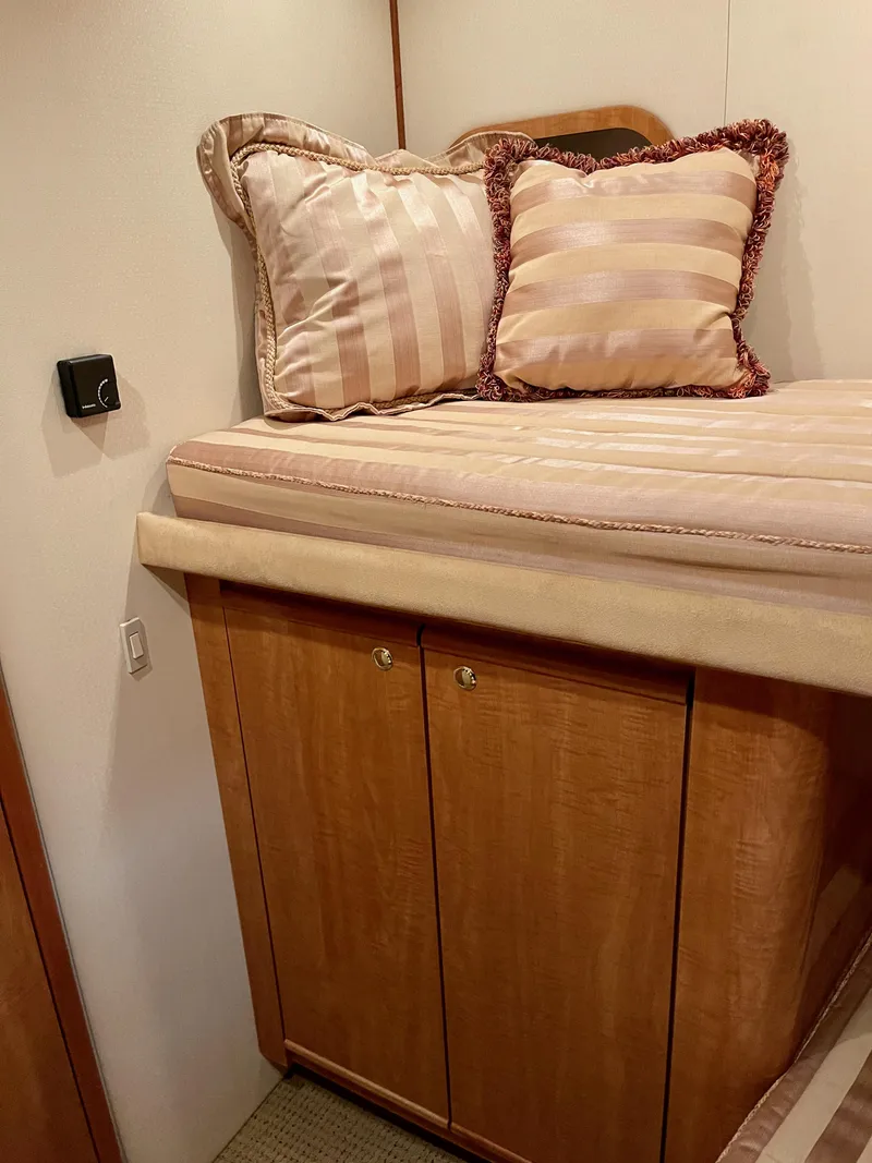 Slide: The Image of Bayliner 5788 Pilot House Motoryacht 2002 - 94