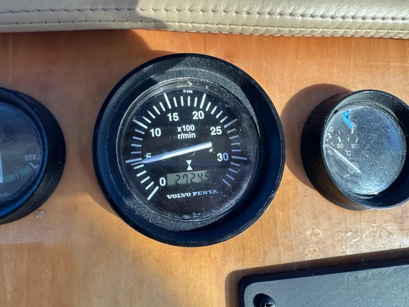 Slide: The Image of Volvo Penta tachometer on 2002 Navigator 5700 Rival dashboard, showing engine RPM. - 42