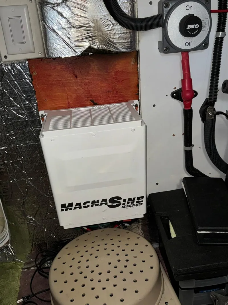 Slide: The Image of Navigator 5700 2002 - 70